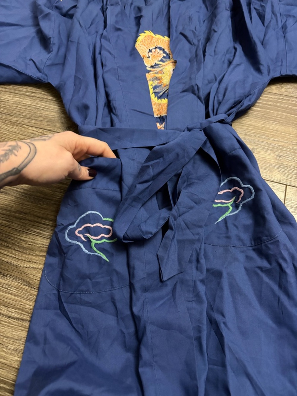 90s Euro Chinese Vintage Dragon Embroidered Kimono Maxi Robe (Blue) M - Picture 3 of 7